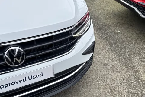 CX23PVA Volkswagen Tiguan 1.5 TSI 150 Life 5dr DSG | Rear View Camera | Adaptive Cruise Control Thumbnail #40