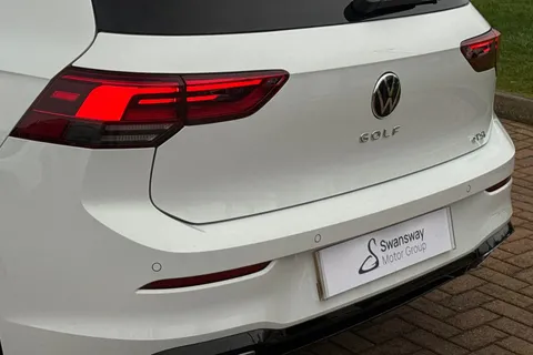 DY23VST Volkswagen Golf 1.5 eTSI MHEV R-Line DSG Euro 6 (s/s) 5dr Thumbnail #9