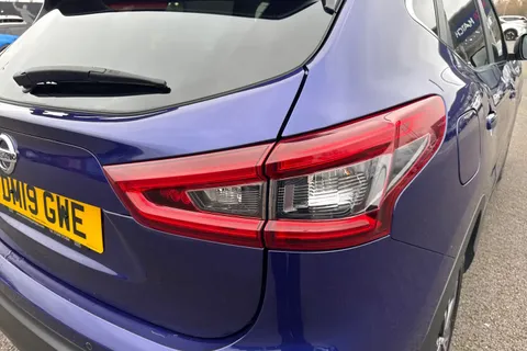 8 of 67 for Nissan Qashqai 1.3 DIG-T N-Connecta Euro 6 (s/s) 5dr