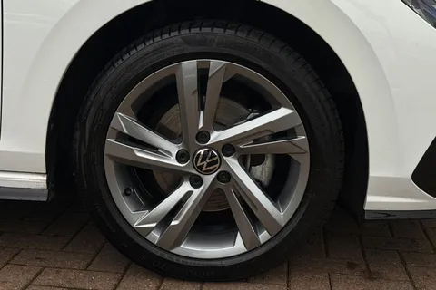 DY23VST Volkswagen Golf 1.5 eTSI MHEV R-Line DSG Euro 6 (s/s) 5dr Thumbnail #12