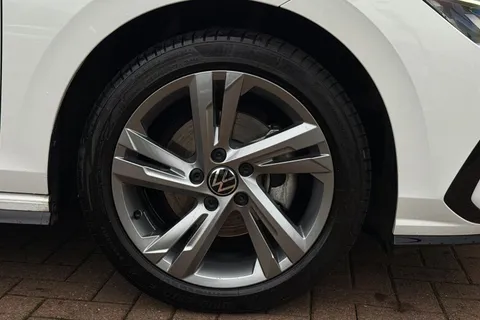 DY23VST Volkswagen Golf 1.5 eTSI MHEV R-Line DSG Euro 6 (s/s) 5dr Thumbnail #14