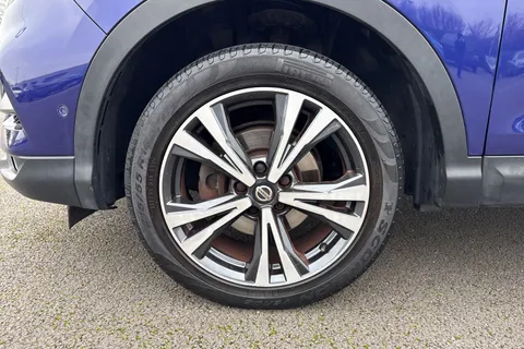 13 of 67 for Nissan Qashqai 1.3 DIG-T N-Connecta Euro 6 (s/s) 5dr