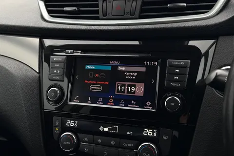 17 of 67 for Nissan Qashqai 1.3 DIG-T N-Connecta Euro 6 (s/s) 5dr