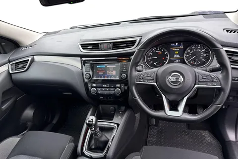 18 of 67 for Nissan Qashqai 1.3 DIG-T N-Connecta Euro 6 (s/s) 5dr