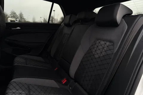 DY23VST Volkswagen Golf 1.5 eTSI MHEV R-Line DSG Euro 6 (s/s) 5dr Thumbnail #20