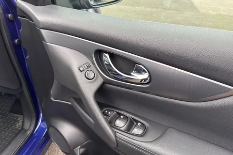 21 of 67 for Nissan Qashqai 1.3 DIG-T N-Connecta Euro 6 (s/s) 5dr