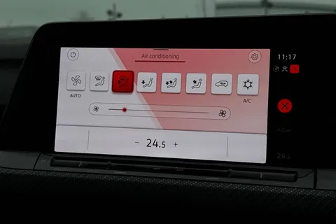 DY23VST Volkswagen Golf 1.5 eTSI MHEV R-Line DSG Euro 6 (s/s) 5dr Thumbnail #23