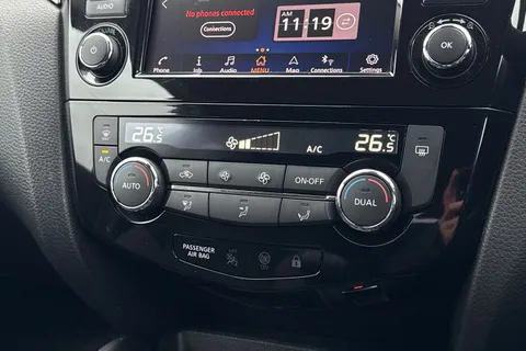 22 of 67 for Nissan Qashqai 1.3 DIG-T N-Connecta Euro 6 (s/s) 5dr