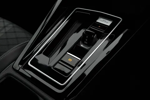 DY23VST Volkswagen Golf 1.5 eTSI MHEV R-Line DSG Euro 6 (s/s) 5dr Thumbnail #24