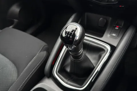 23 of 67 for Nissan Qashqai 1.3 DIG-T N-Connecta Euro 6 (s/s) 5dr