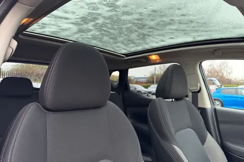 24 of 67 for Nissan Qashqai 1.3 DIG-T N-Connecta Euro 6 (s/s) 5dr