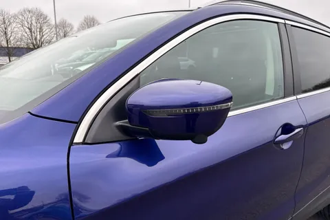 28 of 67 for Nissan Qashqai 1.3 DIG-T N-Connecta Euro 6 (s/s) 5dr