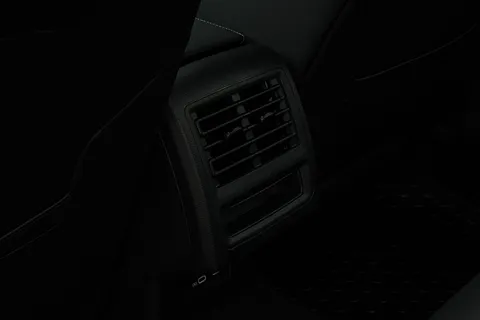 DY23VST Volkswagen Golf 1.5 eTSI MHEV R-Line DSG Euro 6 (s/s) 5dr Thumbnail #29