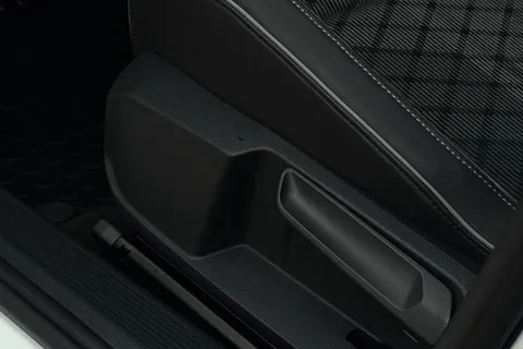 DY23VST Volkswagen Golf 1.5 eTSI MHEV R-Line DSG Euro 6 (s/s) 5dr Thumbnail #35