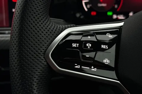 DY23VST Volkswagen Golf 1.5 eTSI MHEV R-Line DSG Euro 6 (s/s) 5dr Thumbnail #37