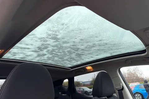 37 of 67 for Nissan Qashqai 1.3 DIG-T N-Connecta Euro 6 (s/s) 5dr