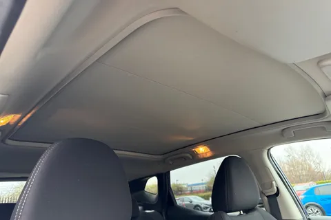 38 of 67 for Nissan Qashqai 1.3 DIG-T N-Connecta Euro 6 (s/s) 5dr