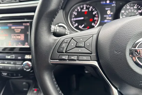 40 of 67 for Nissan Qashqai 1.3 DIG-T N-Connecta Euro 6 (s/s) 5dr