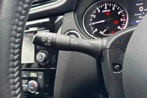 42 of 67 for Nissan Qashqai 1.3 DIG-T N-Connecta Euro 6 (s/s) 5dr