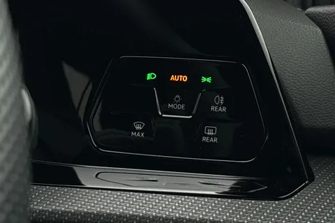 DY23VST Volkswagen Golf 1.5 eTSI MHEV R-Line DSG Euro 6 (s/s) 5dr Thumbnail #45