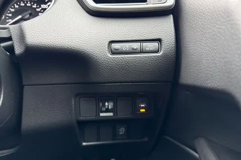 44 of 67 for Nissan Qashqai 1.3 DIG-T N-Connecta Euro 6 (s/s) 5dr