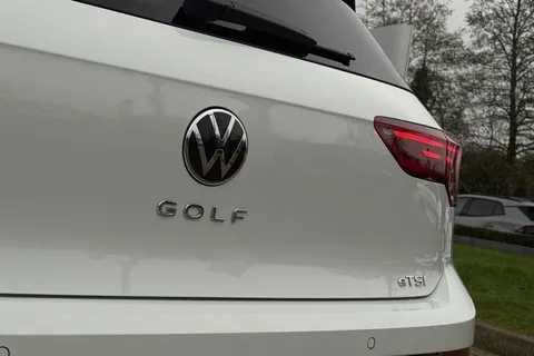 DY23VST Volkswagen Golf 1.5 eTSI MHEV R-Line DSG Euro 6 (s/s) 5dr Thumbnail #50