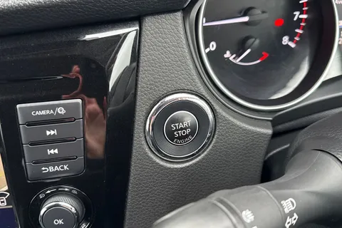 54 of 67 for Nissan Qashqai 1.3 DIG-T N-Connecta Euro 6 (s/s) 5dr