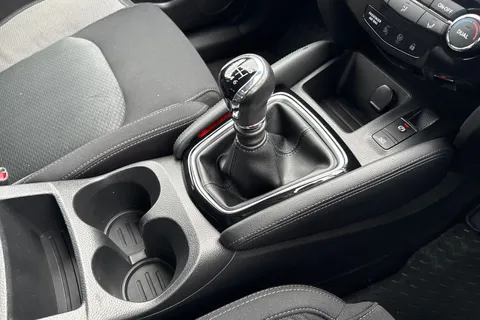 56 of 67 for Nissan Qashqai 1.3 DIG-T N-Connecta Euro 6 (s/s) 5dr