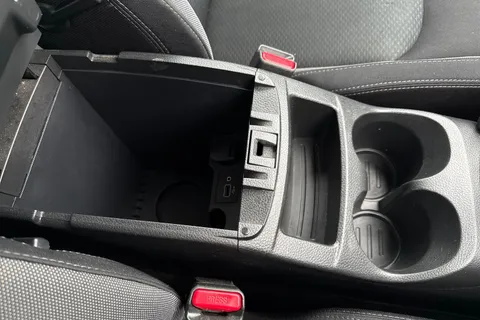 59 of 67 for Nissan Qashqai 1.3 DIG-T N-Connecta Euro 6 (s/s) 5dr