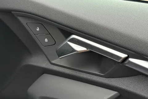 BL73FGZ Audi A3 Black Edition 35 TFSI 150 PS S tronic Thumbnail #44