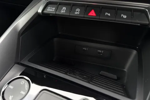 BL73FGZ Audi A3 Black Edition 35 TFSI 150 PS S tronic Thumbnail #61