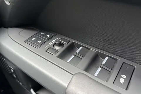 DW23FSP Land Rover Defender 110 3.0 D300 MHEV X-Dynamic HSE SUV 5dr Diesel Auto 4WD Euro 6 (s/s) (300 ps) Thumbnail #26