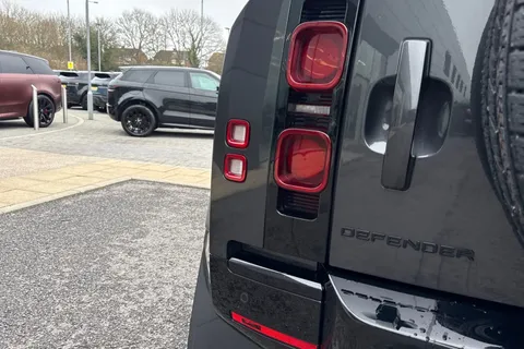 DW23FSP Land Rover Defender 110 3.0 D300 MHEV X-Dynamic HSE SUV 5dr Diesel Auto 4WD Euro 6 (s/s) (300 ps) Thumbnail #27