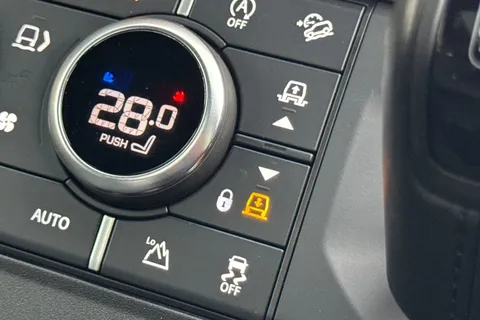 DW23FSP Land Rover Defender 110 3.0 D300 MHEV X-Dynamic HSE SUV 5dr Diesel Auto 4WD Euro 6 (s/s) (300 ps) Thumbnail #42