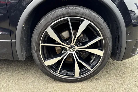 AK21CYC Volkswagen Tiguan 1.5 TSI 150 R-Line 5dr DSG Thumbnail #11