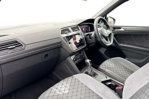 AK21CYC Volkswagen Tiguan 1.5 TSI 150 R-Line 5dr DSG Thumbnail #16