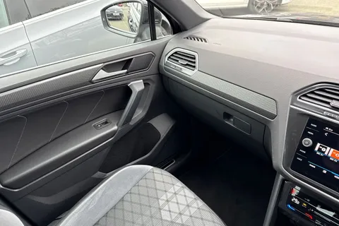 AK21CYC Volkswagen Tiguan 1.5 TSI 150 R-Line 5dr DSG Thumbnail #21