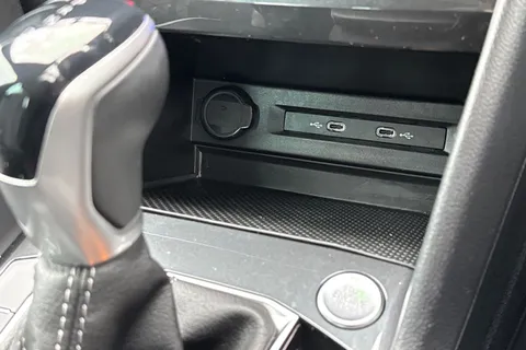 AK21CYC Volkswagen Tiguan 1.5 TSI 150 R-Line 5dr DSG Thumbnail #36