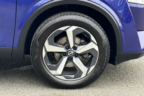 NU72VYO Nissan Qashqai 1.3 DIG-T MHEV N-Connecta Euro 6 (s/s) 5dr Thumbnail #11