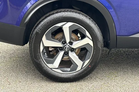 NU72VYO Nissan Qashqai 1.3 DIG-T MHEV N-Connecta Euro 6 (s/s) 5dr Thumbnail #12