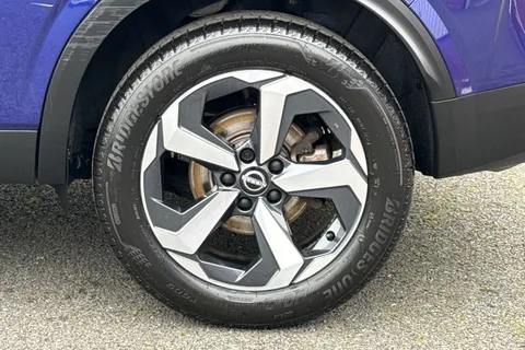 NU72VYO Nissan Qashqai 1.3 DIG-T MHEV N-Connecta Euro 6 (s/s) 5dr Thumbnail #13