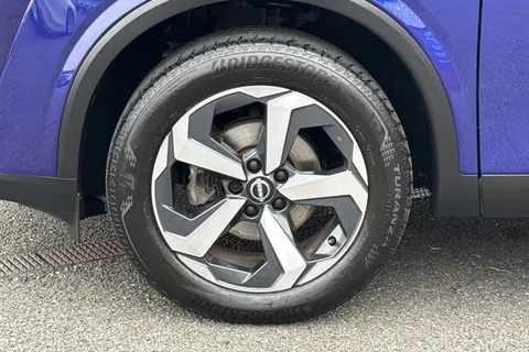 NU72VYO Nissan Qashqai 1.3 DIG-T MHEV N-Connecta Euro 6 (s/s) 5dr Thumbnail #14