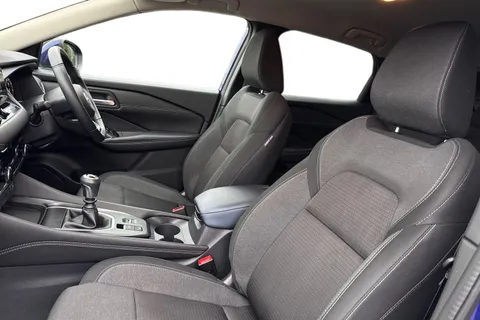 NU72VYO Nissan Qashqai 1.3 DIG-T MHEV N-Connecta Euro 6 (s/s) 5dr Thumbnail #17