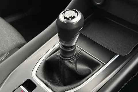 NU72VYO Nissan Qashqai 1.3 DIG-T MHEV N-Connecta Euro 6 (s/s) 5dr Thumbnail #24