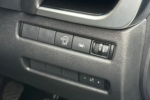 NU72VYO Nissan Qashqai 1.3 DIG-T MHEV N-Connecta Euro 6 (s/s) 5dr Thumbnail #30