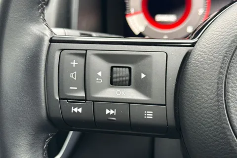 NU72VYO Nissan Qashqai 1.3 DIG-T MHEV N-Connecta Euro 6 (s/s) 5dr Thumbnail #39