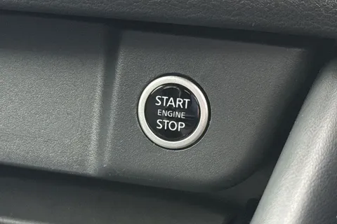 NU72VYO Nissan Qashqai 1.3 DIG-T MHEV N-Connecta Euro 6 (s/s) 5dr Thumbnail #42