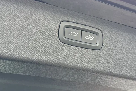 MF71URE Volvo Xc90 2.0 B5 MHEV Momentum Auto 4WD Euro 6 (s/s) 5dr Thumbnail #39