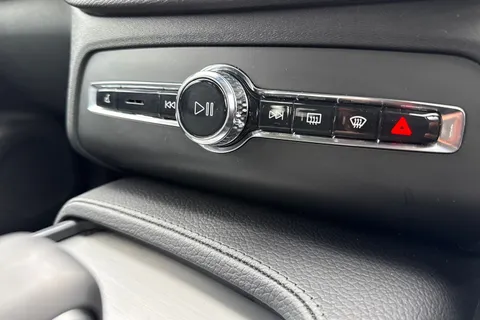 MF71URE Volvo Xc90 2.0 B5 MHEV Momentum Auto 4WD Euro 6 (s/s) 5dr Thumbnail #43