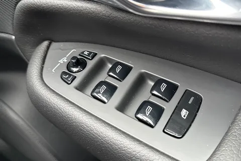 MF71URE Volvo Xc90 2.0 B5 MHEV Momentum Auto 4WD Euro 6 (s/s) 5dr Thumbnail #45